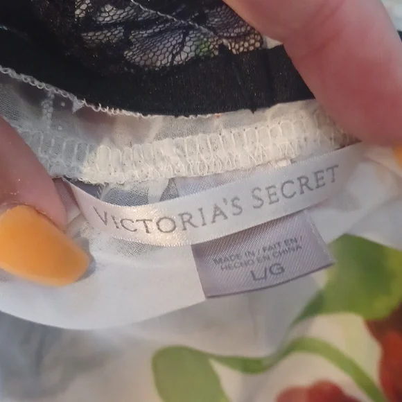 Victoria's Secret Elegant Sheer Lace Trim Rose Print Open Front Nightie - Picture 10 of 10